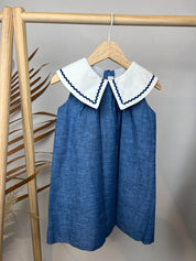 Vestito elegante con collo bianco