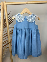 Vestito con colletto macramè