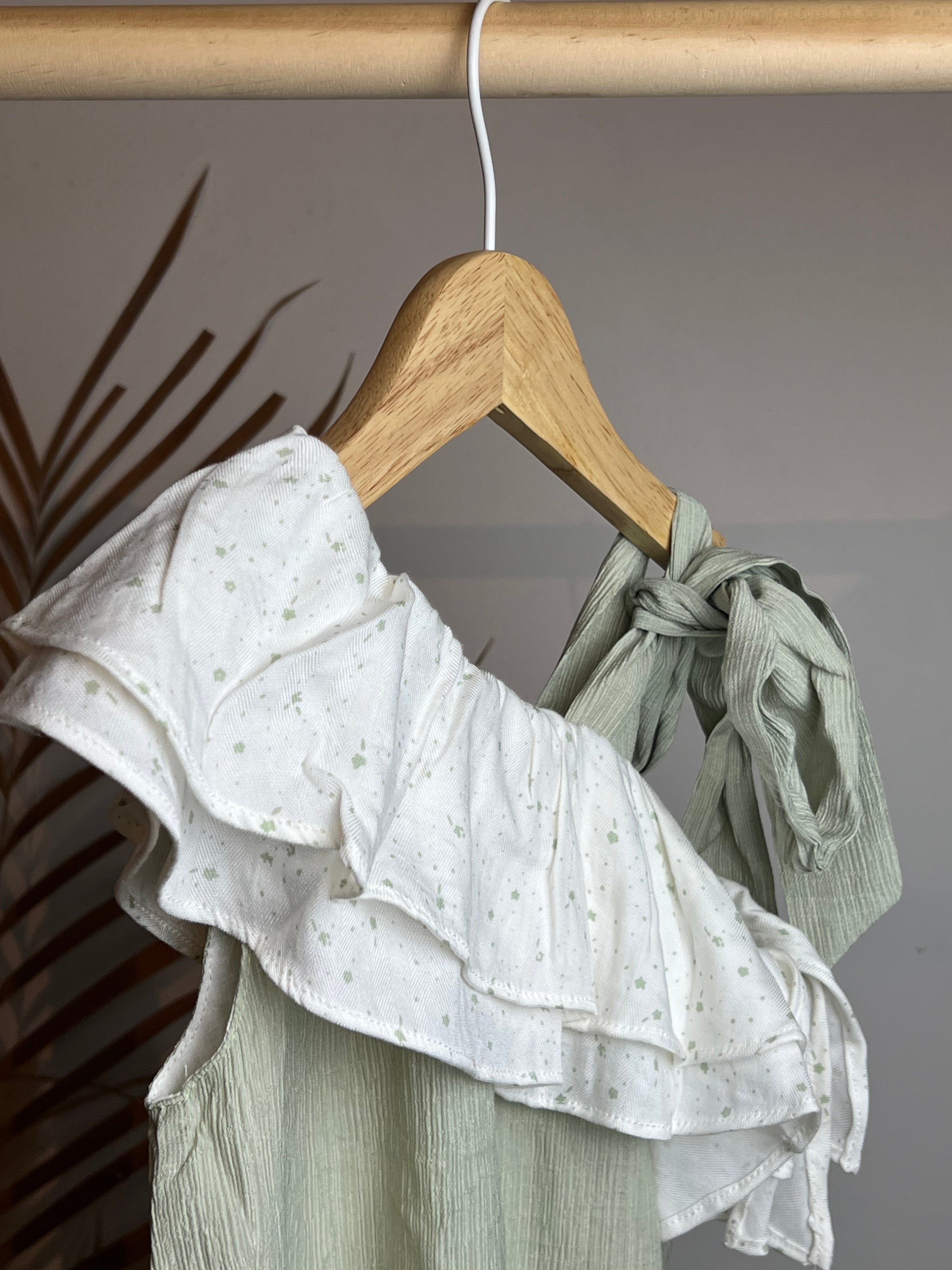 Vestito monospalla verde pastello