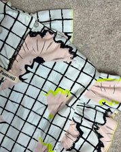 Vestito a scatolina con stampa matite