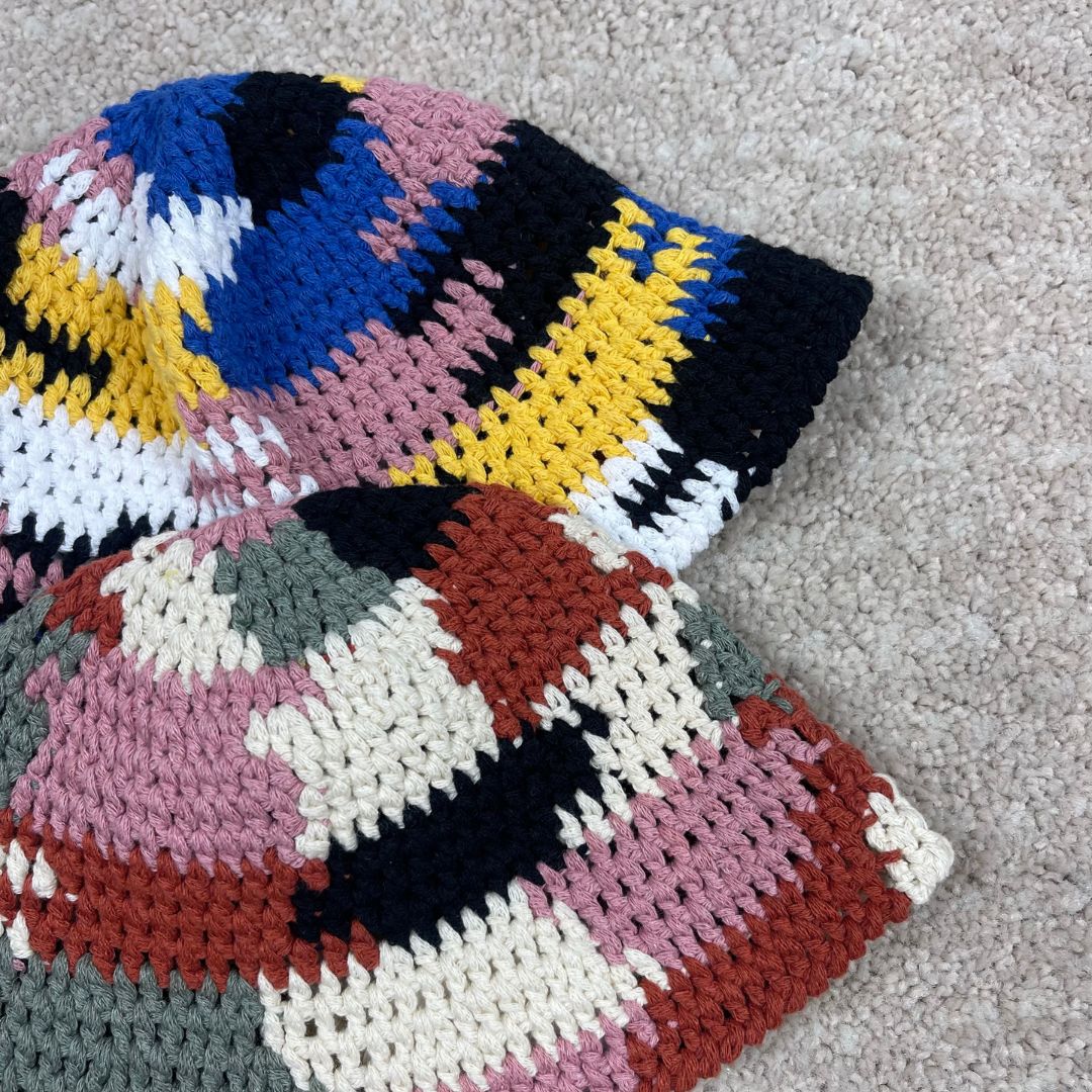 cappellino colorato fatto a mano